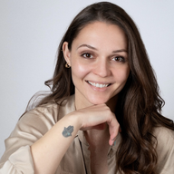 LARA BASAKINCI — professional voice over artist on VoiceBros