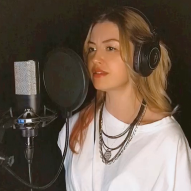 Müjgan Yönlüer — professional voice over artist on VoiceBros
