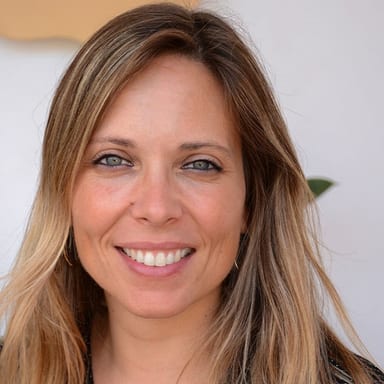 Marina Molla — professional voice over artist on VoiceBros