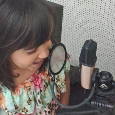 Estela Resende — professional voice over artist on VoiceBros