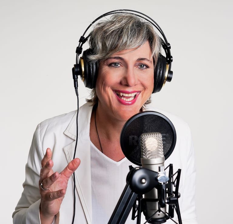 Silke Siegel — professional voice over artist on VoiceBros