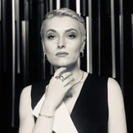 Esra Güven — professional voice over artist on VoiceBros