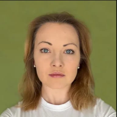 Nicoletta Dragon — professional voice over artist on VoiceBros