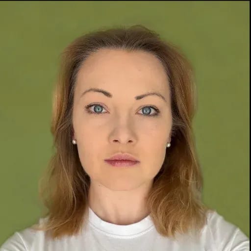 Nicoletta Dragon — professional voice over artist on VoiceBros
